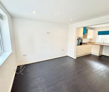 Commercial Street - Photo 6