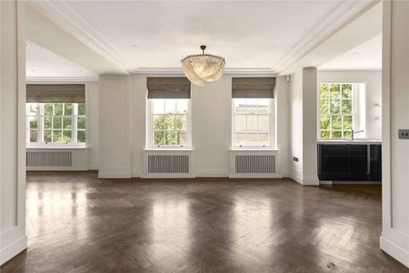 Lateral five bedroom apartment set within a prestigious block in St Johns Wood with porter and parking - Photo 4