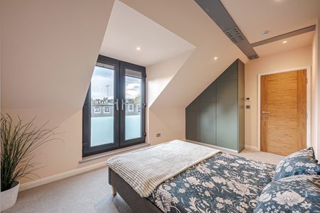 2 Bed Flat, Roehampton Lane, SW15 - Photo 3