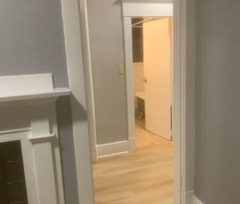 Beautiful and newly renovated 2 bedroom in prime location! - Photo 1