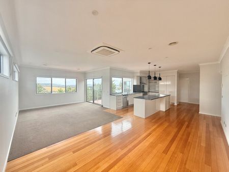 Modern Family Home in Elevated Highton Setting - Photo 2