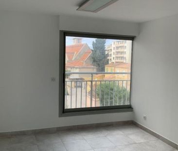 Appartement 4 pièces 89m2 MARSEILLE 14EME 1 105 euros - Photo 3