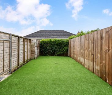 Modern 2022 built 2 bed, 2 bath with carpark - Photo 1