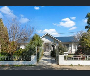 Elegant Homestead Ideal for Family Living - Photo 4