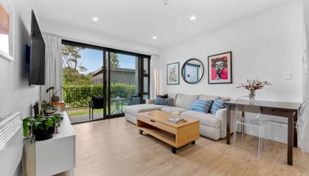 Modern Ground-Floor Apartment Comfort Meets Convenience - Photo 5