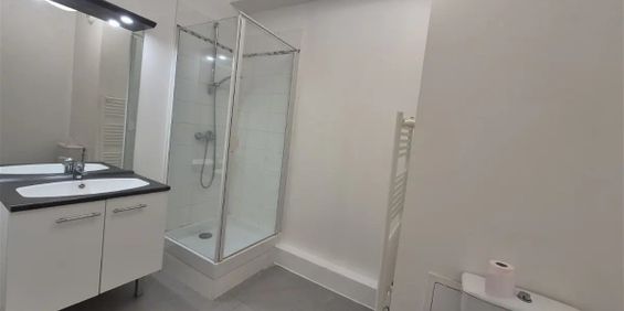 Location Appartement 2 pièces 42m² HELLEMMES LILLE 59260 - Photo 3