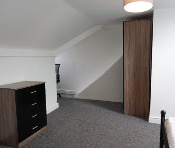 6 bedroom House To Rent - Photo 5