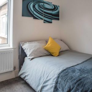 1 bedroom in a house share to rent - Photo 2