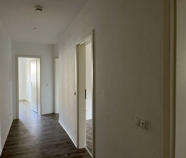 Frisch renovierte Wohnung mit Einbauküche! - Foto 4