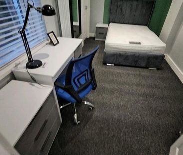 1 bedroom in a house share to rent - Photo 4