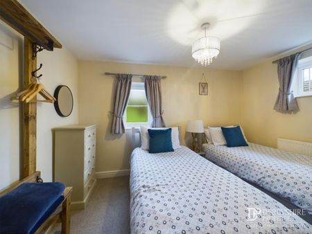 2 Bedroom Cottage - Photo 3