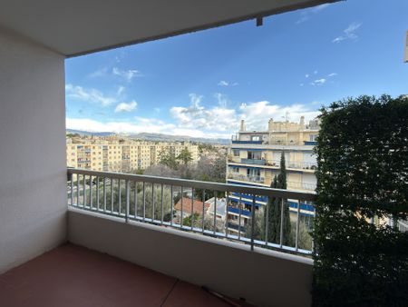 Location Appartement 1 pièce 30m² ANTIBES 06600 - Photo 3