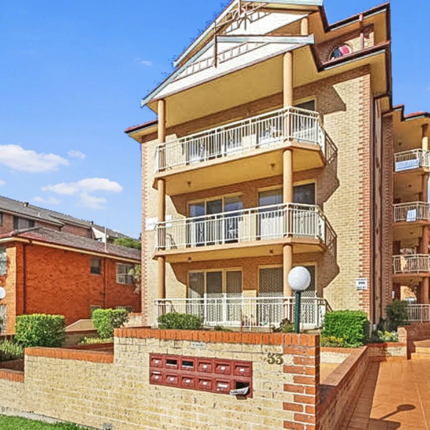 Spacious 2 Bedroom Apartment - Photo 1