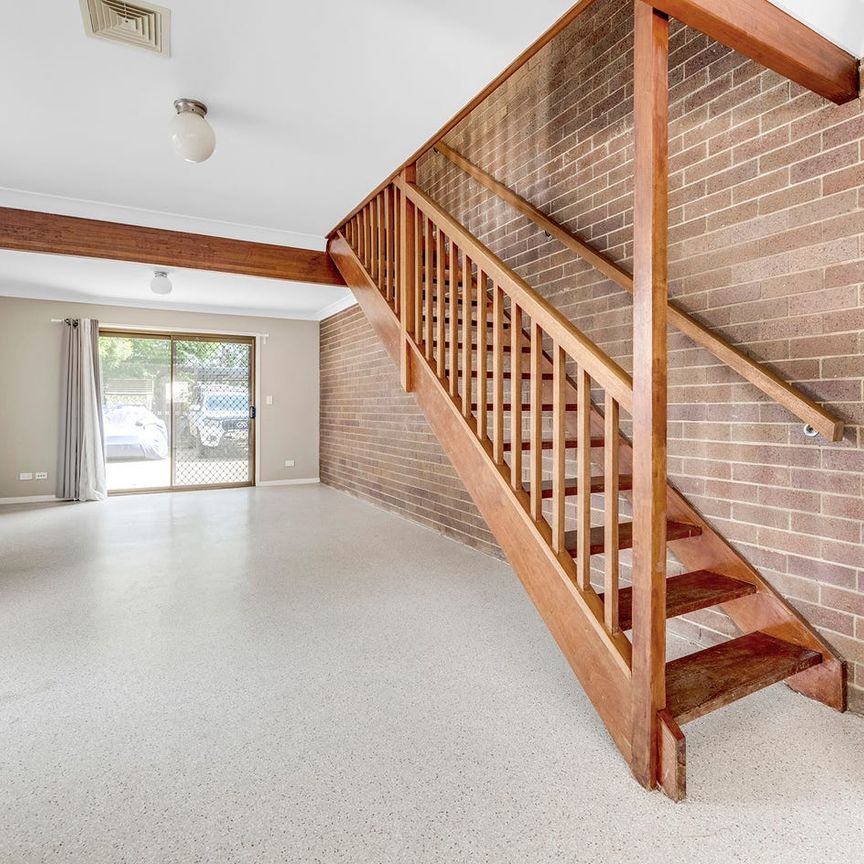 Charming 2-Bedroom Unit with Spacious Courtyard in Prime Location - Photo 1