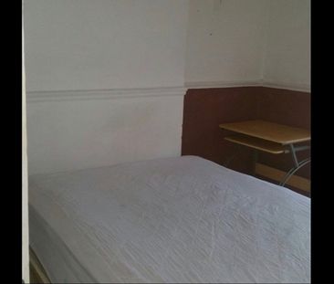 6 Bed Terraced House, Windmill Road, LU1 - Photo 2