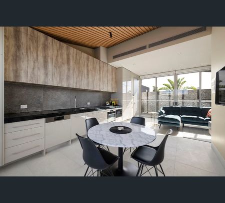 6/53-54 Marine Parade, Elwood, Vic 3184 - Photo 2