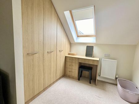 4 bedroom end of terrace house to rent - Photo 3