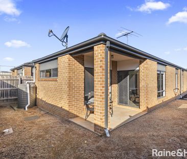 1/9 Casuarina Court, Melton West, VIC 3337 - Photo 2