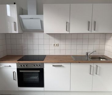 *** Kleine 2-Raum-Wohnung mit offenen Küchenbereich mit neuer, mode... - Foto 1