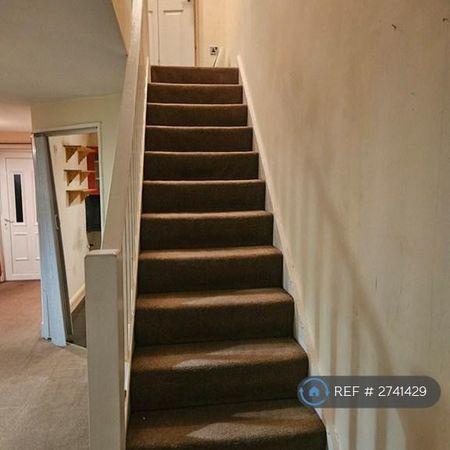 2 bedroom semi-detached house to rent - Photo 4