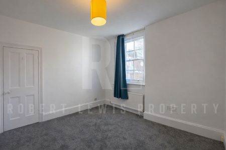 Characterful Two-Bedroom Maisonette Camden Town – Arlington Road, NW1 7ES - Photo 2