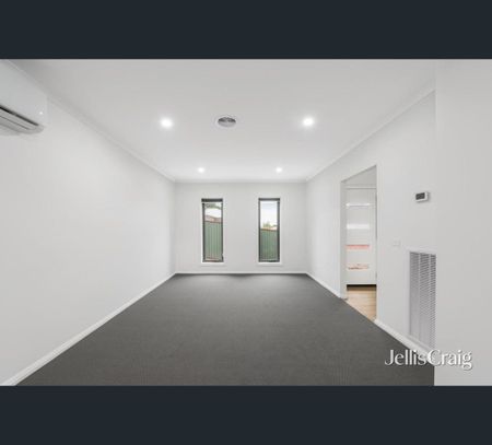 2/304 York Street, Ballarat East, Vic 3350 - Photo 2