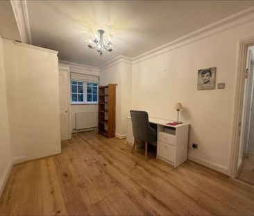 Lightwater, Surrey, GU18 - Photo 4