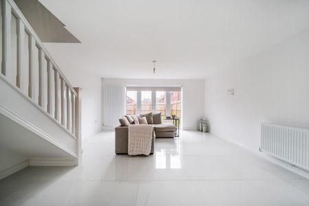 3 bedroom House To Let - Photo 3