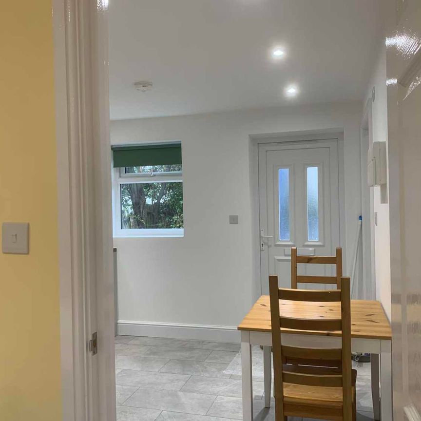 Kingston Hill 2 Room 1 - Photo 1