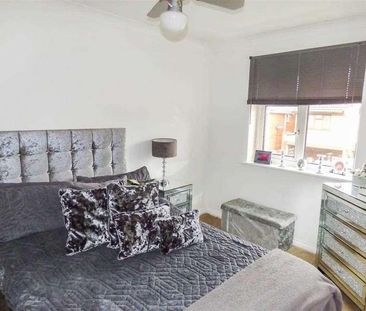 Waterside Mead, Canvey Island, SS8 - Photo 5