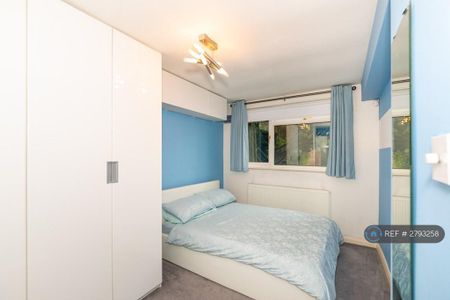 3 bedroom flat to rent - Photo 3