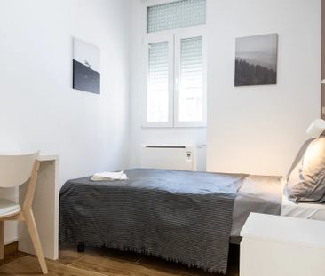 Avenida de la Plaza de Toros, Madrid, Community of Madrid 28025 - Photo 5