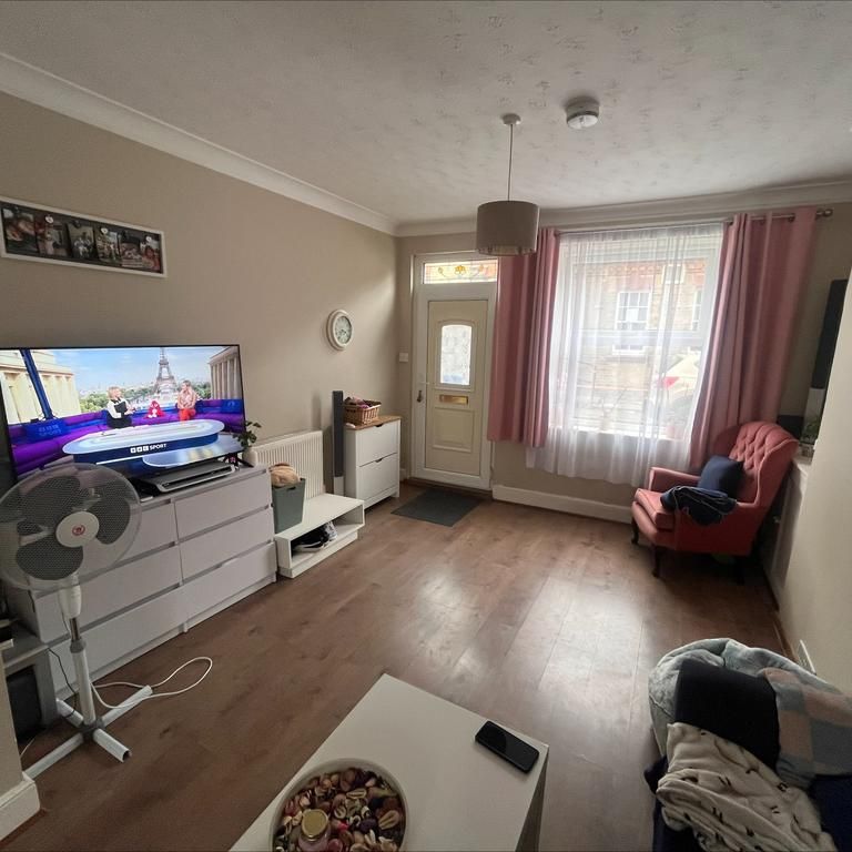 2 bedroom terraced house to rent - Photo 1