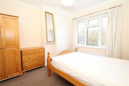 4 bedroom semi-detached house to rent - Photo 4