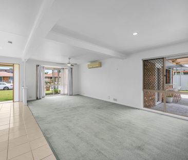 Stylish 4-Bed Home in Varsity Lakes - Photo 1