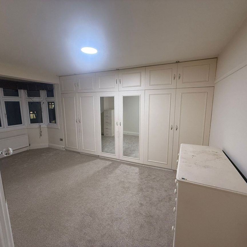 3 Bed Semi-Detached House, Raymead Avenue, CR7 - Photo 1