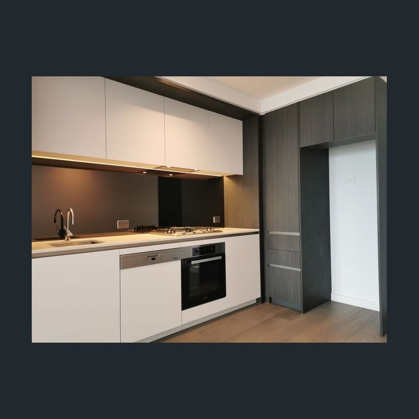 Stylish Apartment Living in Docklands - Photo 1