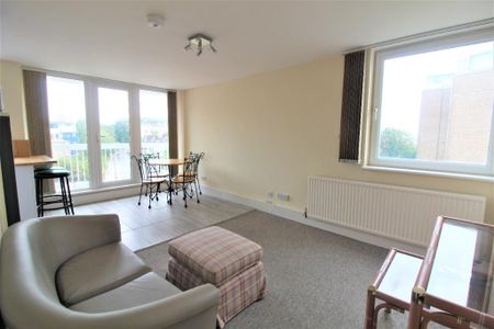 2 bedroom flat to rent - Photo 3