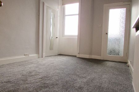 To Let 1 Bed Flat - Photo 4