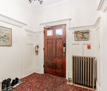 For Lease - 347 Walmer Road Unit# 2nd Floor Unit 3, Toronto, Ontario - Photo 1