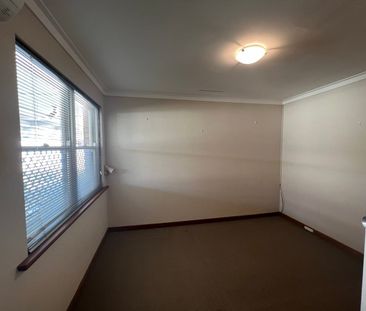 Relaxed coastal lifestyle - Photo 5