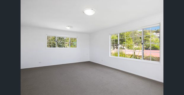 Freshly painted inside and out! Your Family Oasis Awaits - 5 Bedrooms, 3 bathrooms, Pool & Parkside Privacy - Photo 1