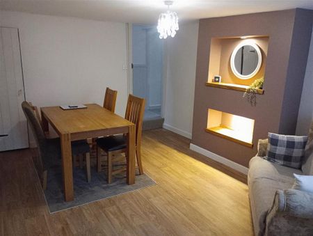2 bedroom semi-detached house to rent - Photo 3