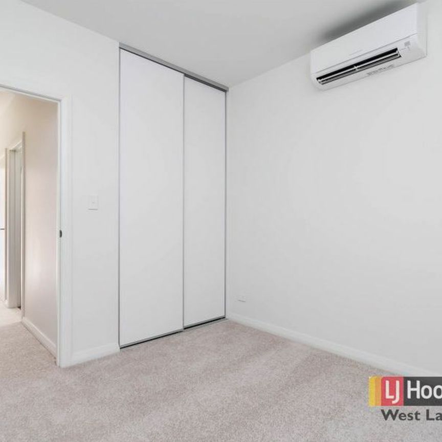 Snap Me Up Before I'm Gone! - Photo 1