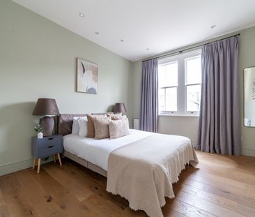 5 Bed Terraced House, Englewood Road, SW12 - Photo 2