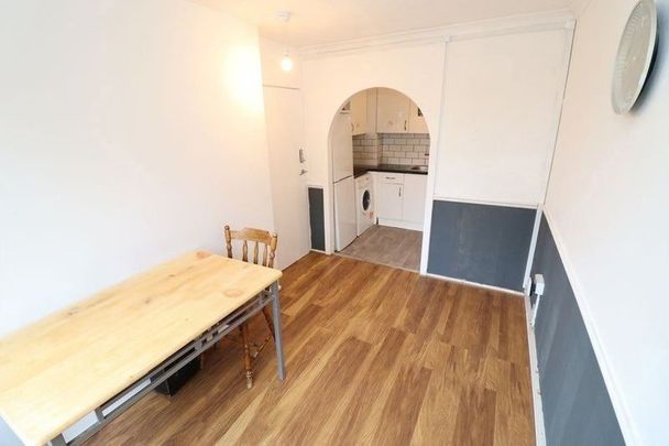 Room in a Shared Flat, Dethick Court, E3 - Photo 1