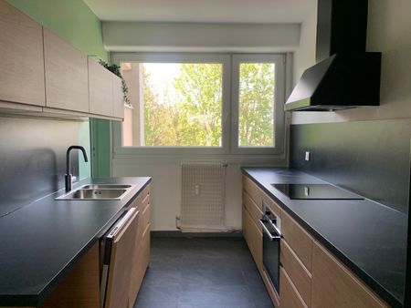 Location Appartement 4 pièces 107m² LILLE 59000 - Photo 5