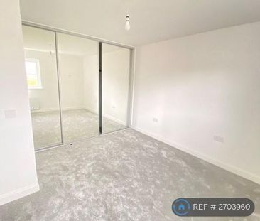 4 bedroom detached house to rent - Photo 3