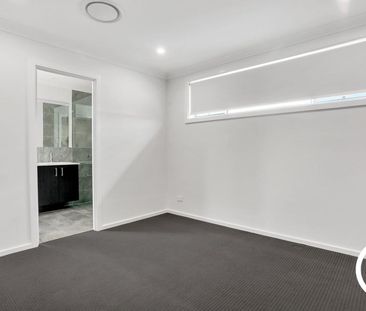 Modern 5-Bedroom Luxury Home in the Heart of Box Hill! - Photo 6