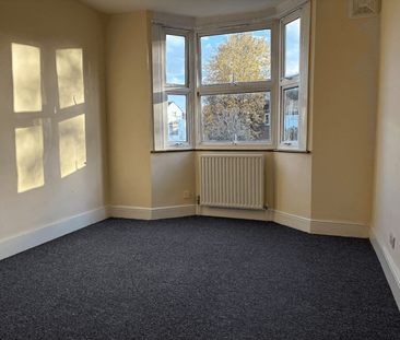 Blenheim Gardens, London, NW2 - Photo 2